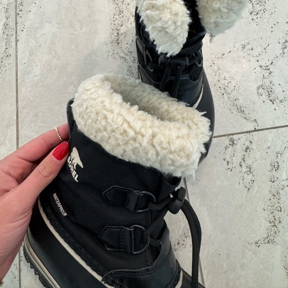 Sorel Kids’ Yoot Pac Waterproof Snow Boot Black and Faux-Shearling - Picture 8 of 9